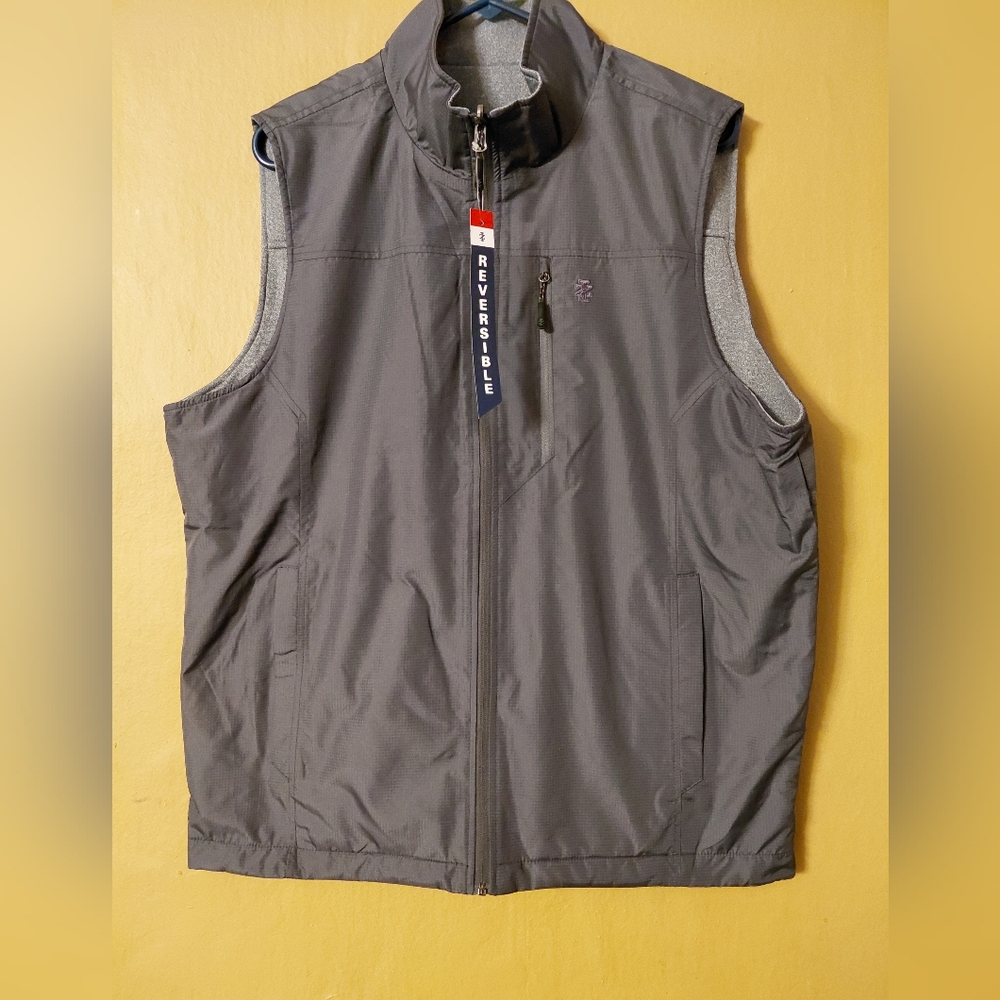 IZOD Reversible Vest – Size M  Gray